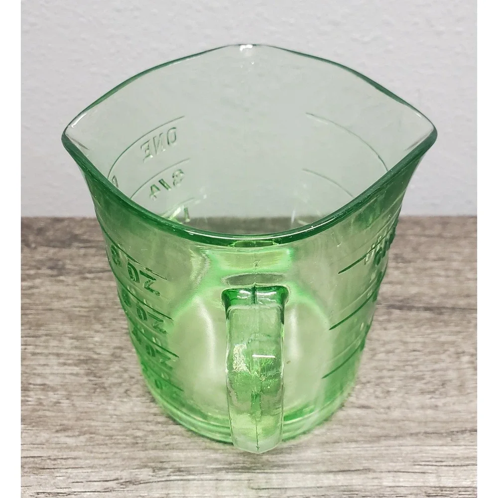 VTG 1930s Uranium Glass 3 Spout Measuring Cup Kelloggs Hazel Atlas Glows EUC